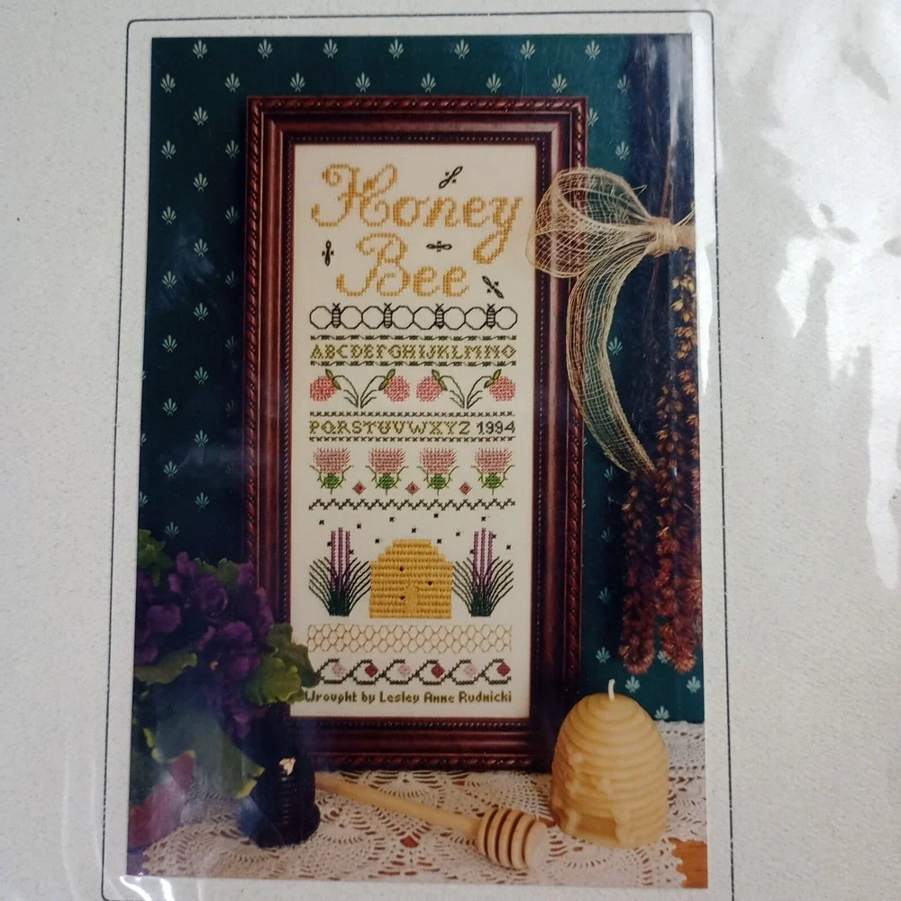 Hillside Samplings Honey Bee Lesley Rudnicki Cross Stitch Pattern‎ Chart ONLY!!